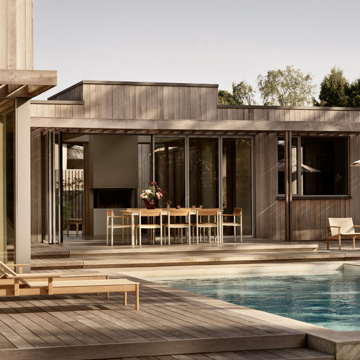 pelagus dining table from far away