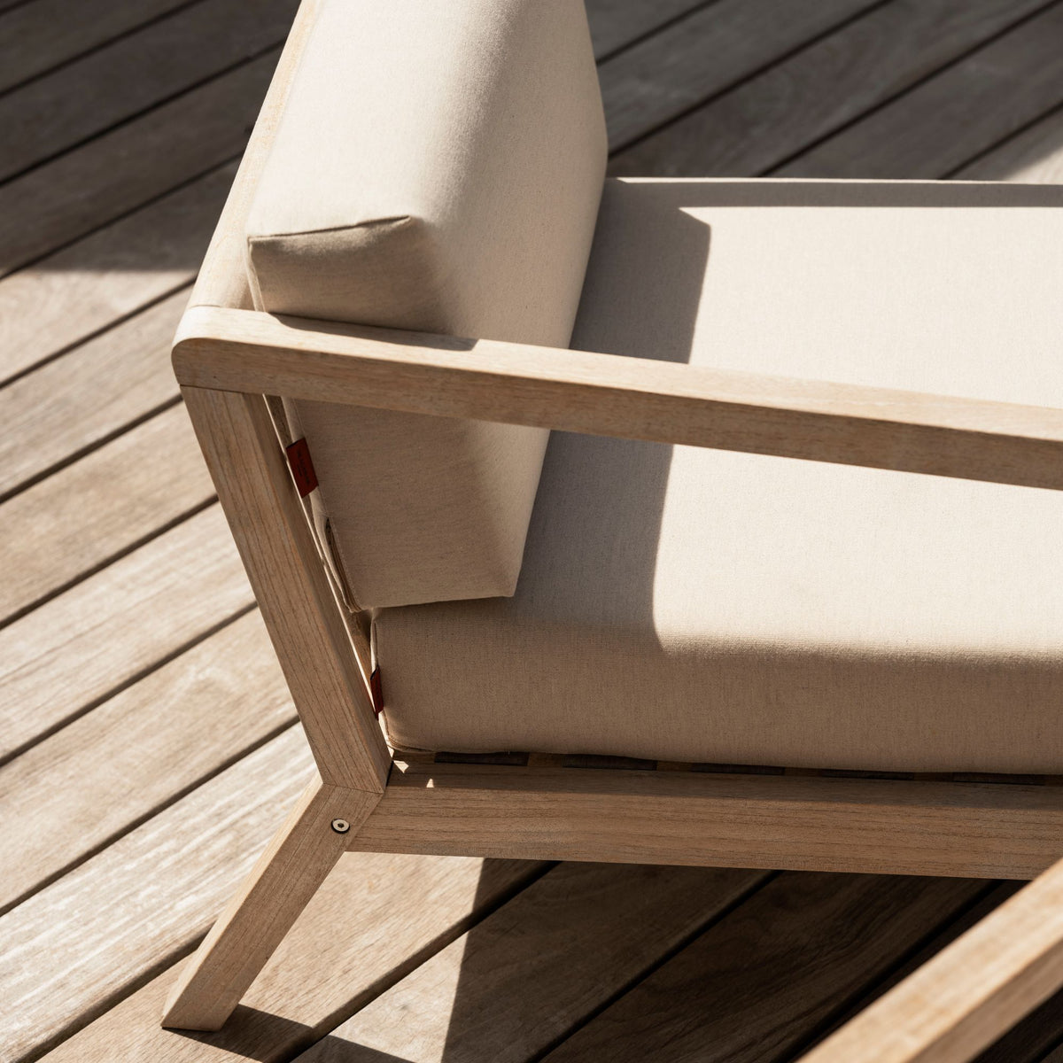skagerak outdoor virkelyst chair closeup of armrest and side