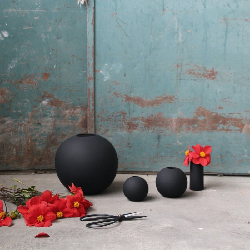 Ball Vase Black 20cm