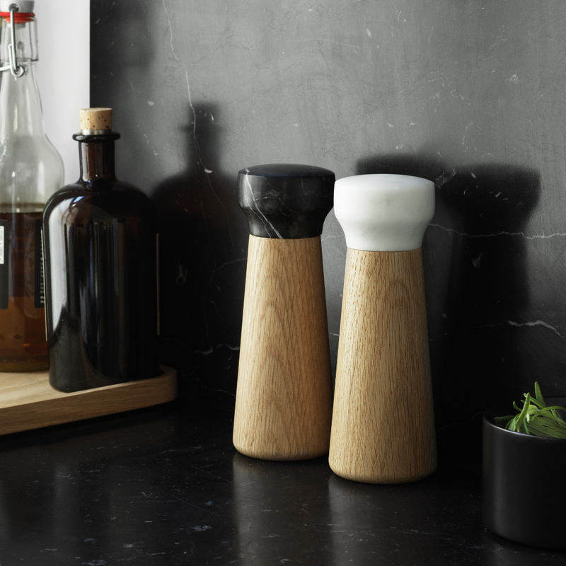 The Craft Salt Mill is just one piece of the beautiful collaboration between Normann Copenhagen and Danish designer Simon Legald. The Craft Collection offers a variety of kitchen essentials, made of quality materials that are suitable for everyday use.