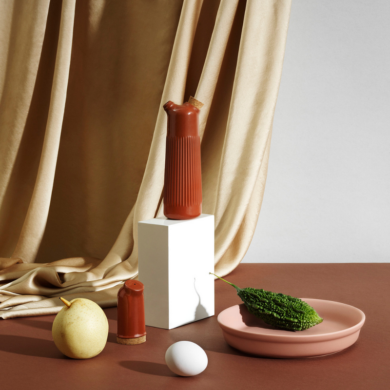 The Junto Oil Bottle by Normann Copenhagen was inspired by traditional Spanish ceramics in a beautiful fired terracotta. We love the organic shape of the handmade stoneware, which perfectly mimics the smooth pour of your favorite cooking oil. 